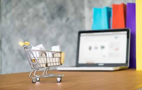 Mengapa Belanja Online Terasa Lebih Menyenangkan Saat Malam Hari?